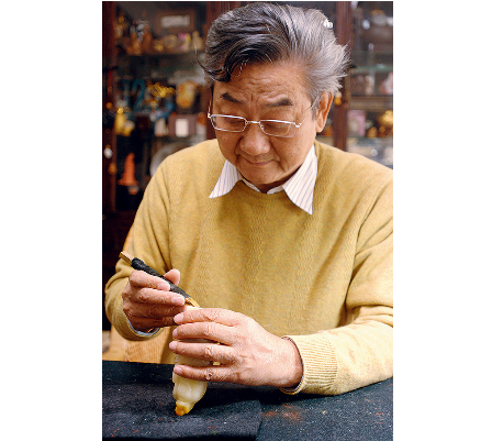 韩天衡先生刻印照