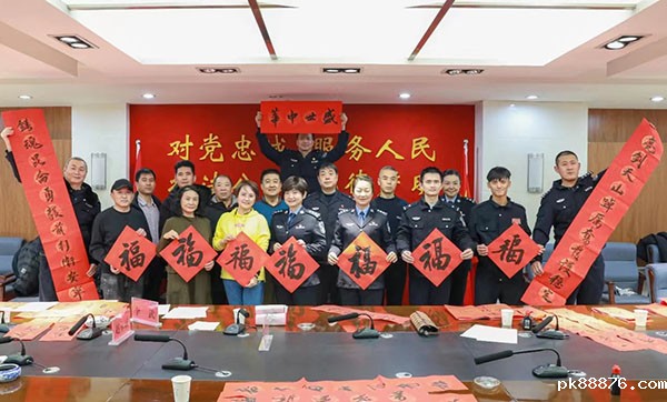 “礼赞二十大 奋进新征程”——新疆书协新疆公安文联送春联送福进警营